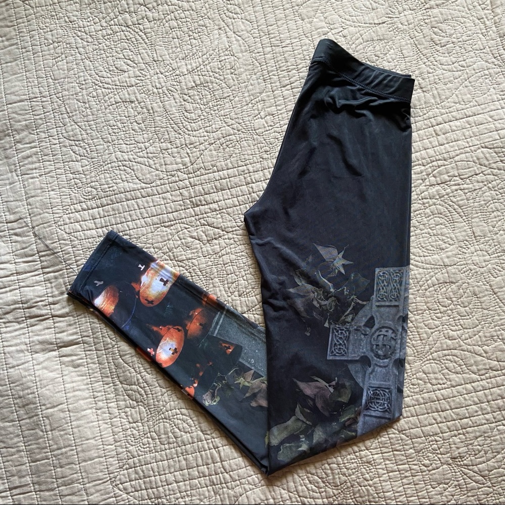 Graveyard, Halloween Leggings